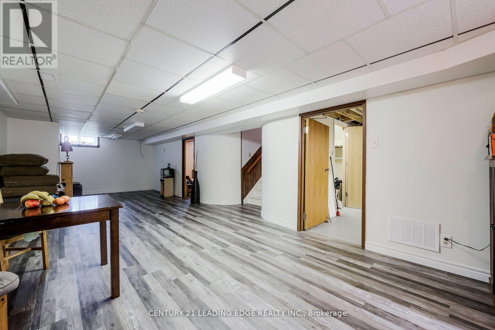 28 RHODES AVE