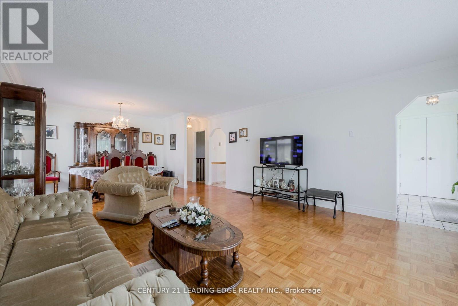 28 RHODES AVE
