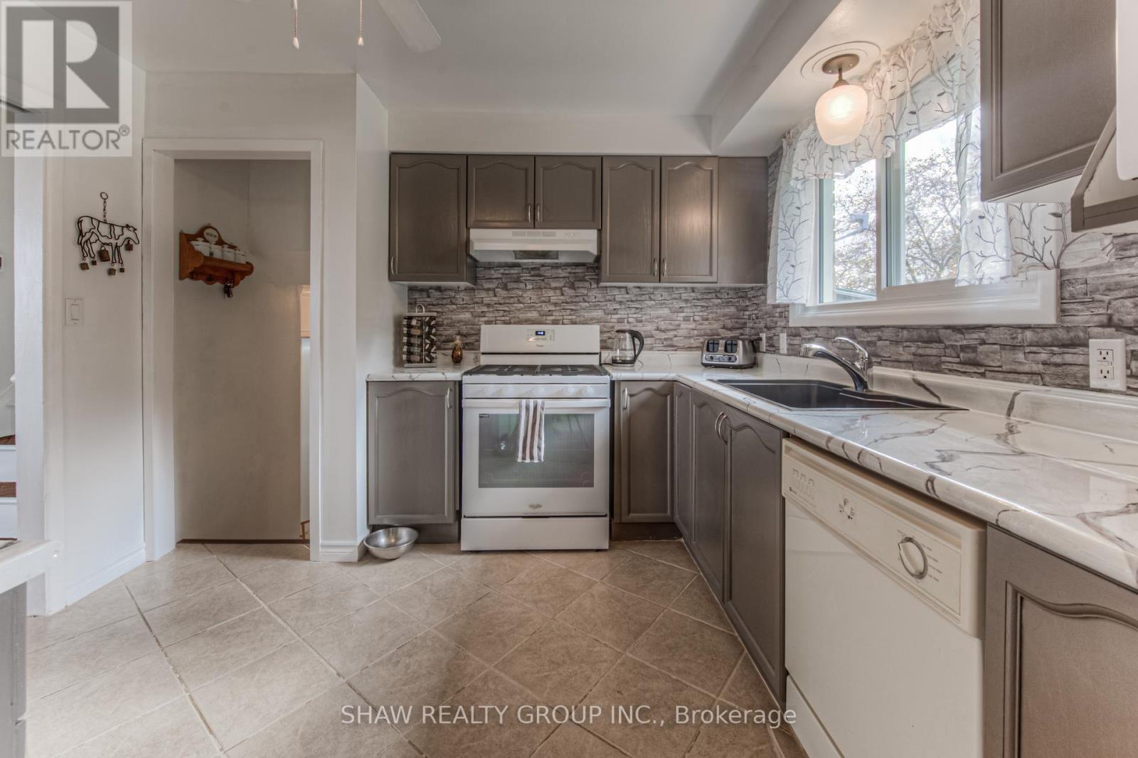 1098 SOVEREIGN RD