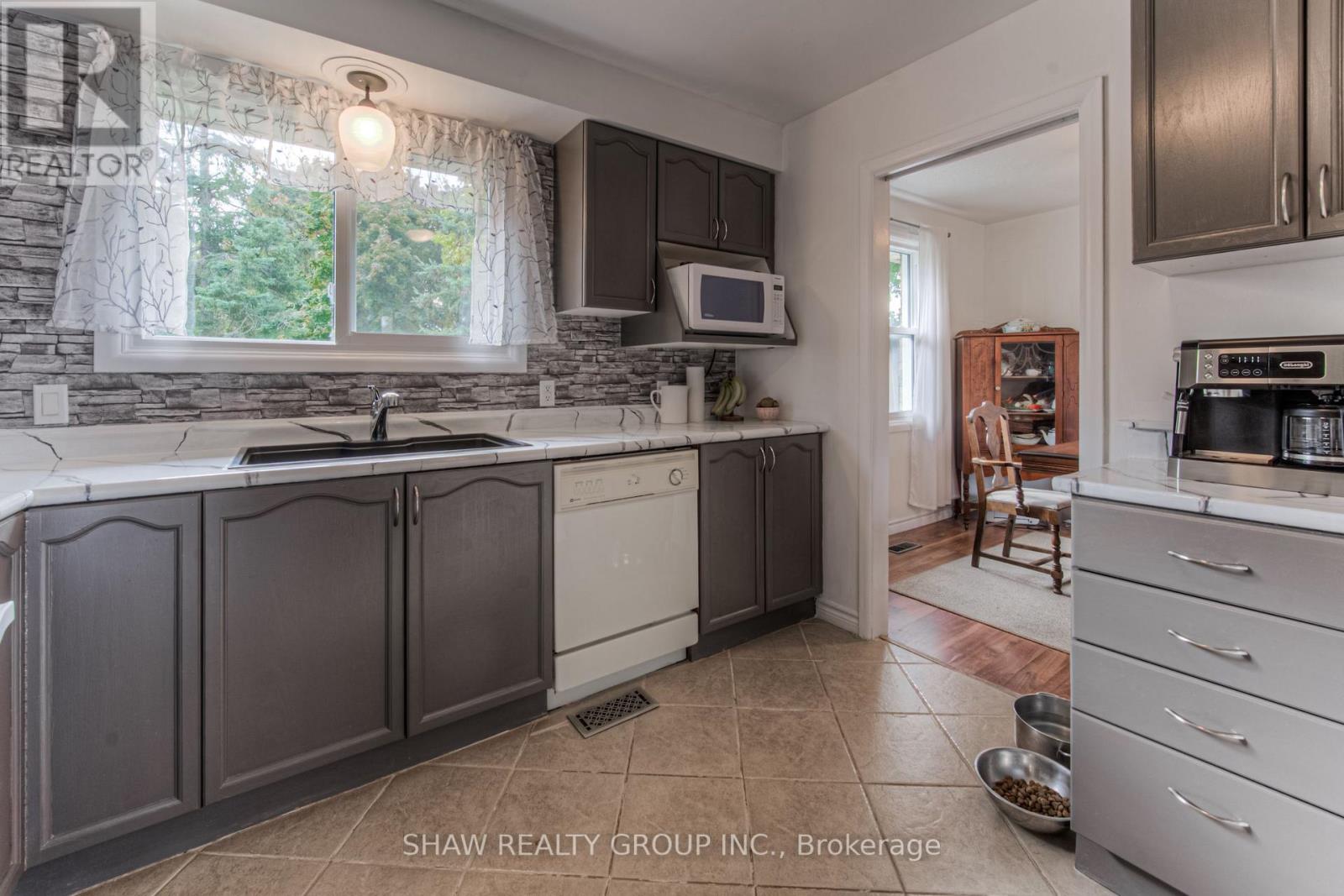 1098 SOVEREIGN RD