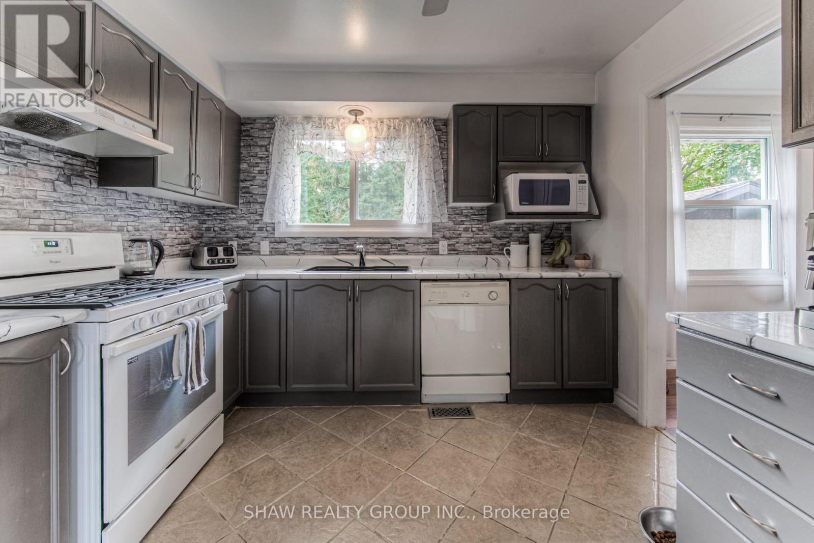 1098 SOVEREIGN RD