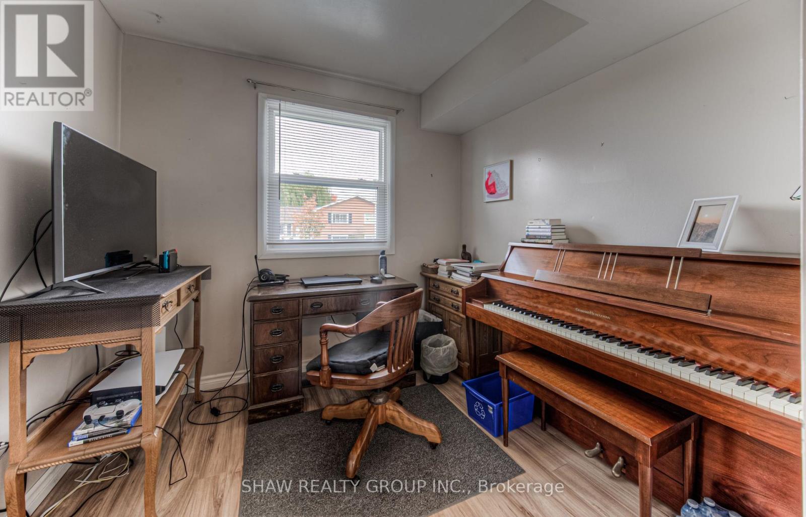 1098 SOVEREIGN RD