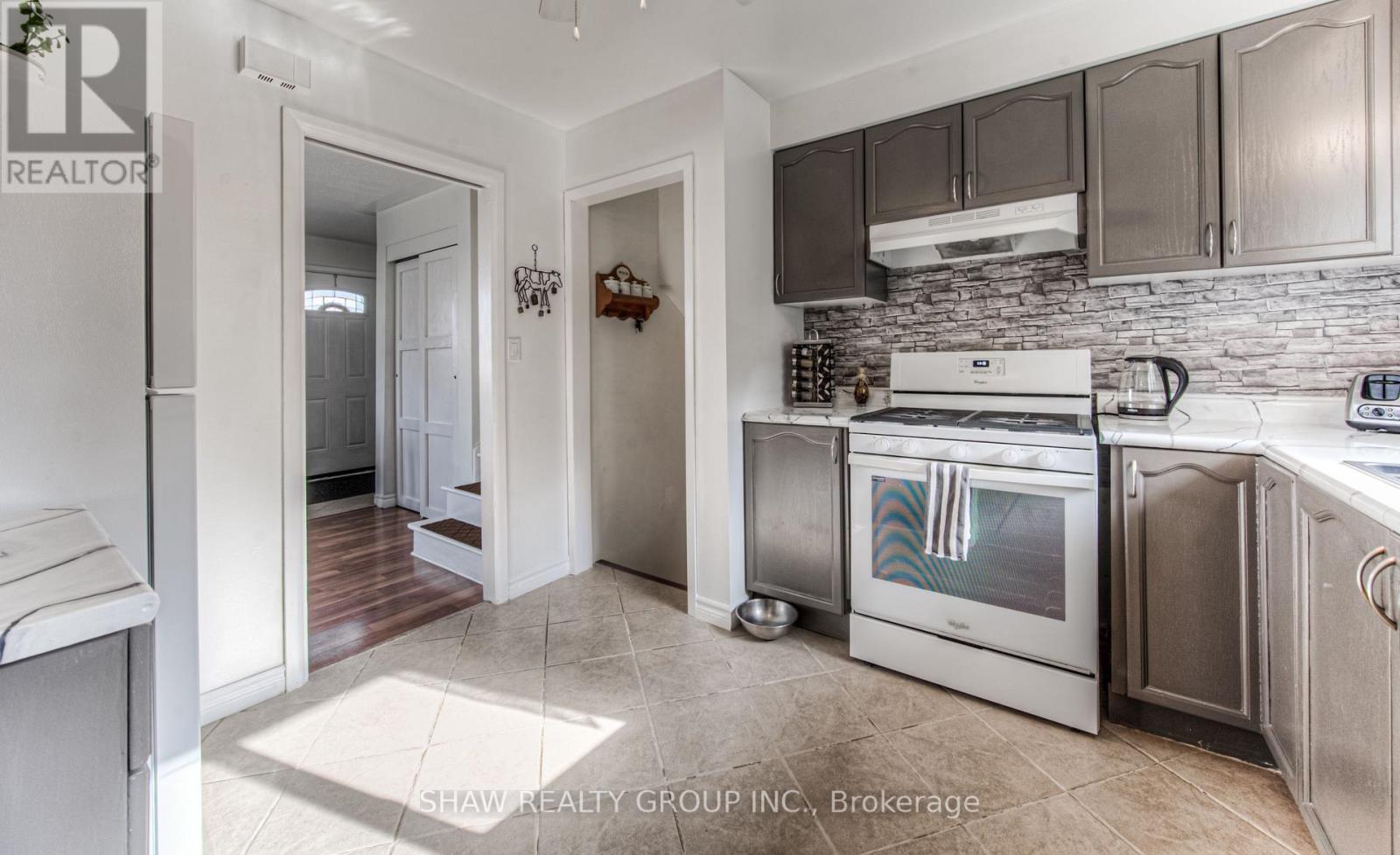1098 SOVEREIGN RD