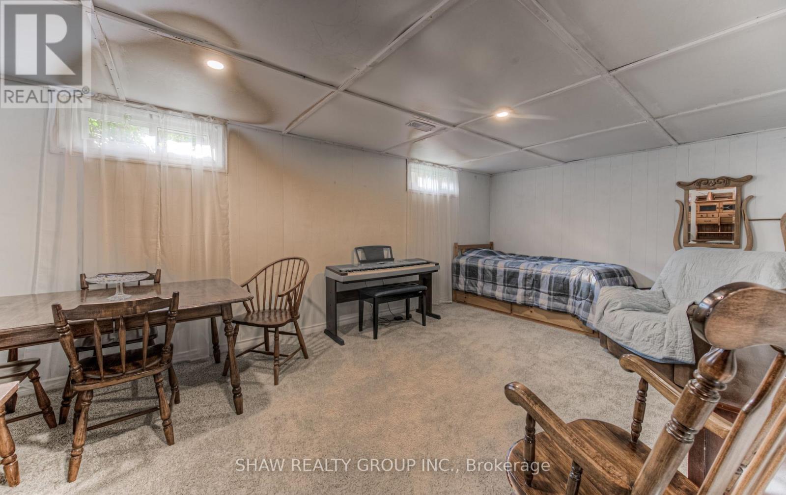 1098 SOVEREIGN RD