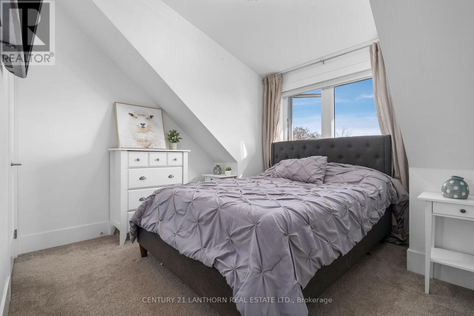 19009 LOYALIST PKWY