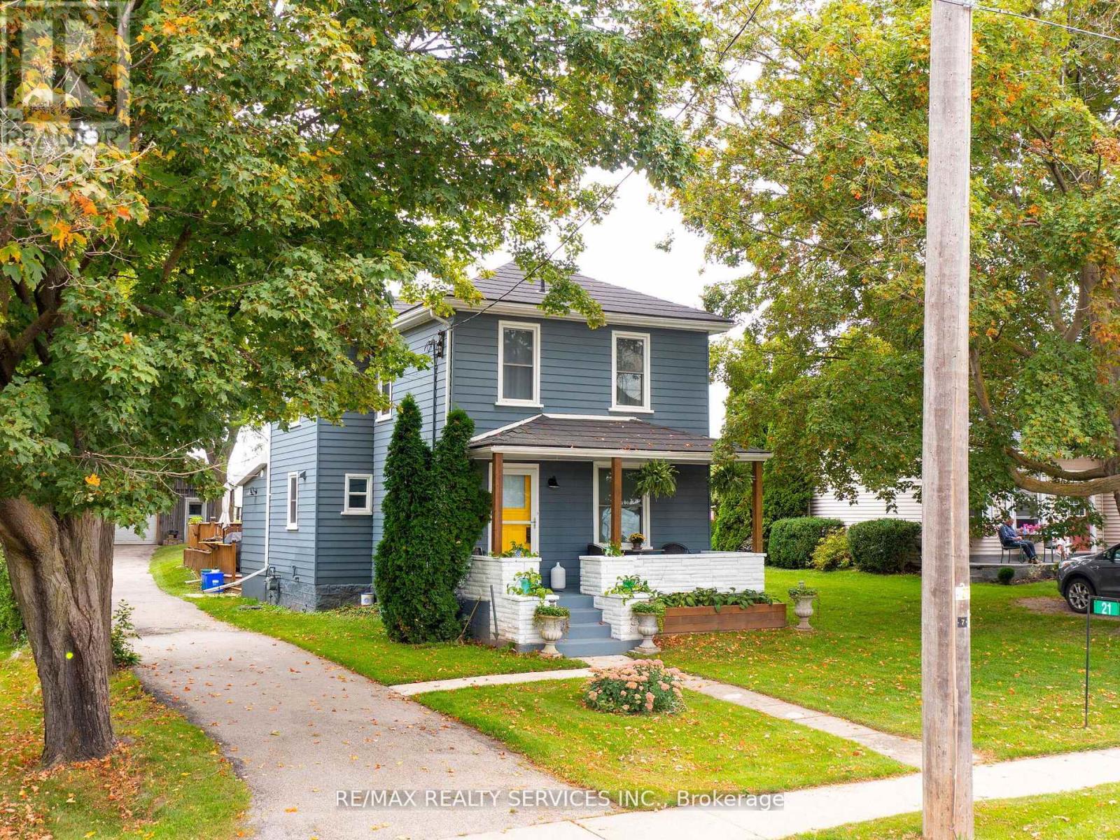 21 BADENOCH ST
