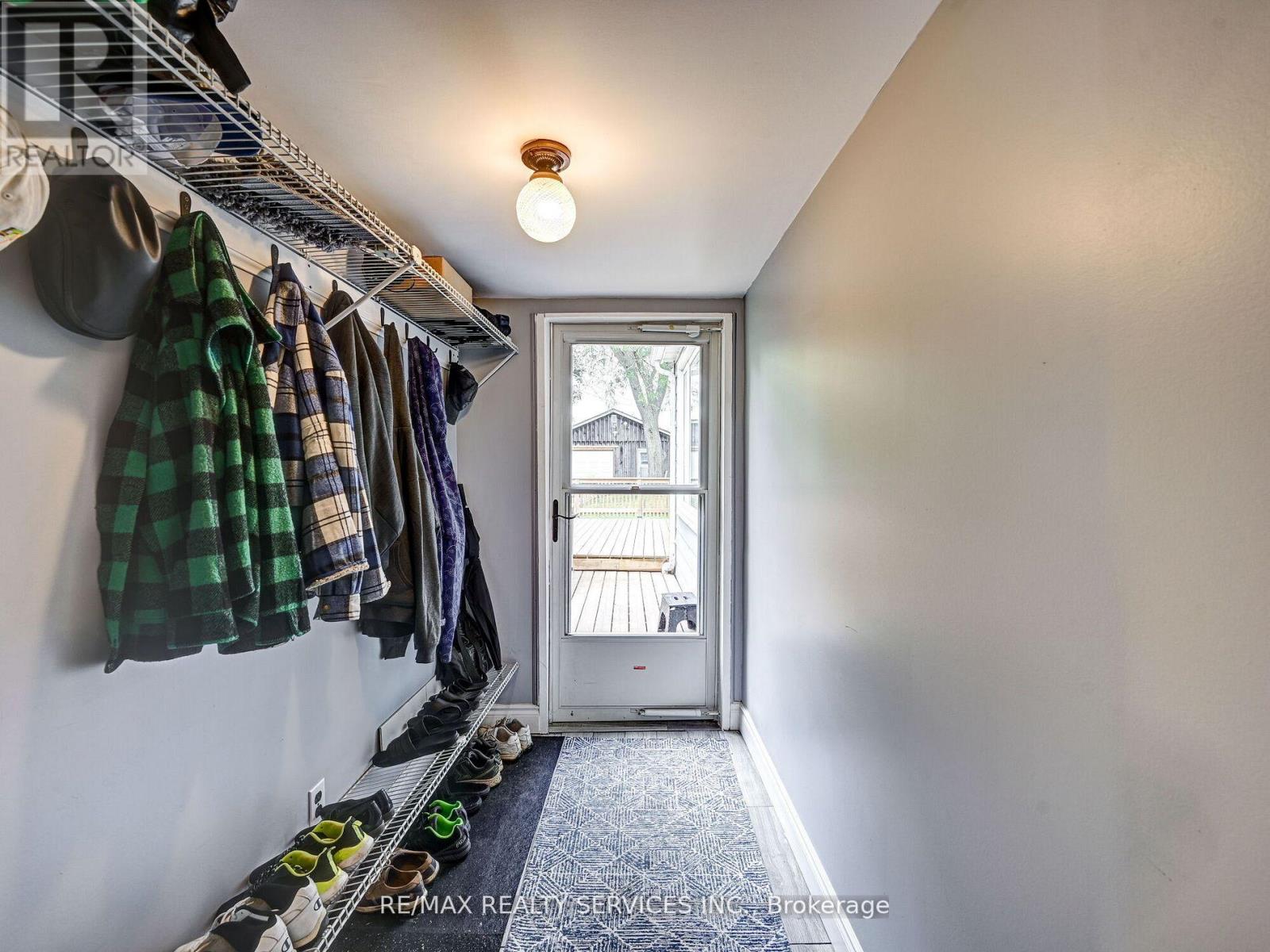 21 BADENOCH ST