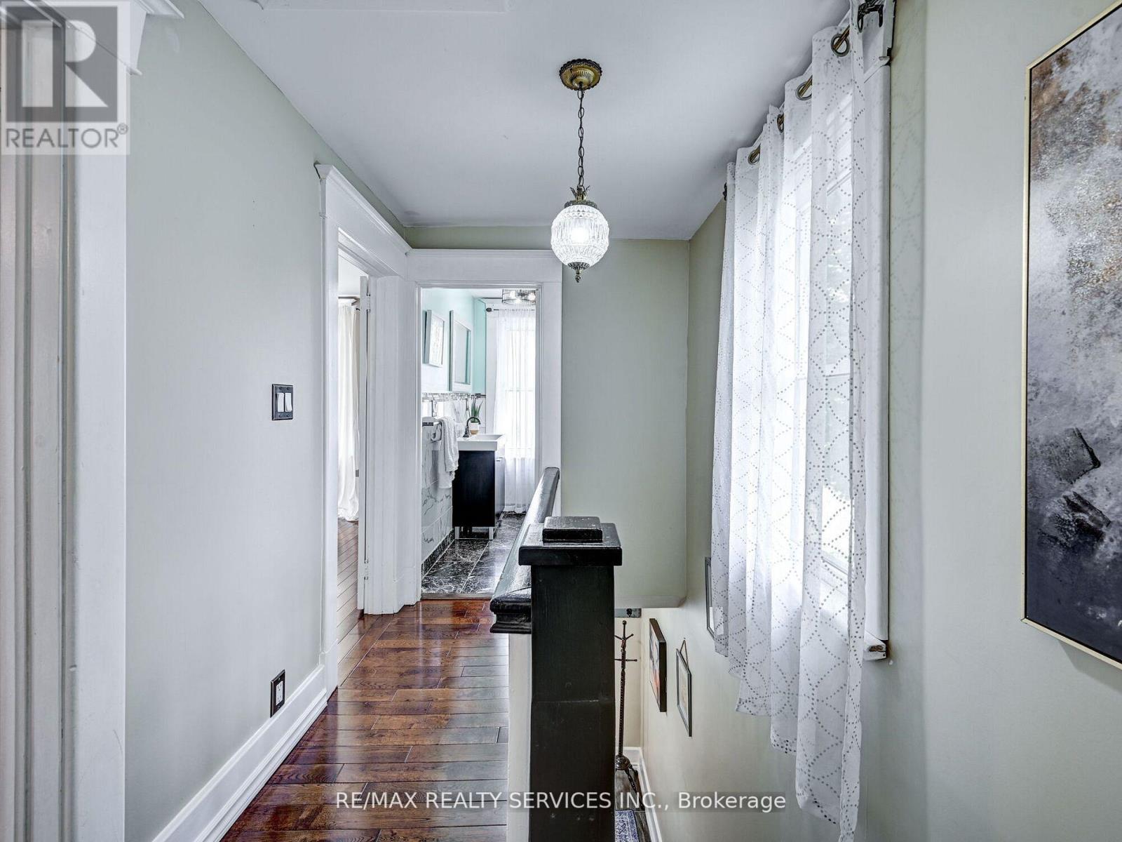21 BADENOCH ST