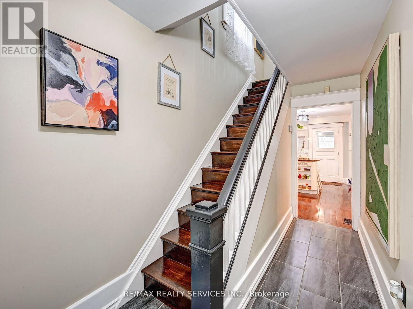 21 BADENOCH ST