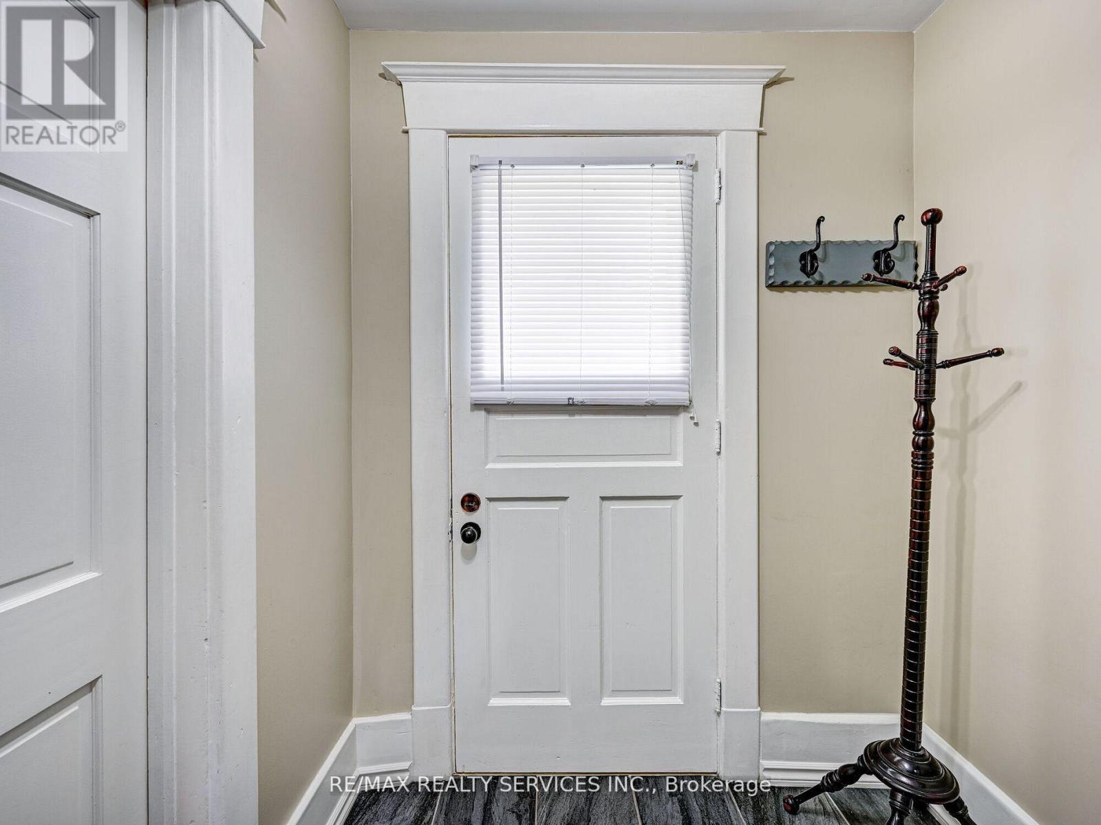 21 BADENOCH ST