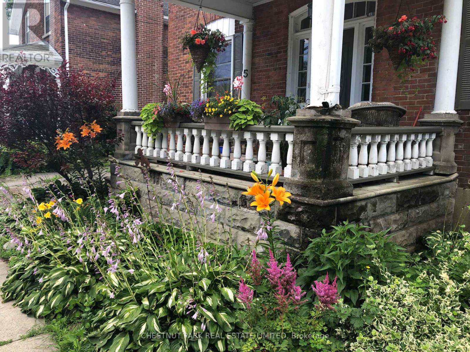 15 PAUL ST