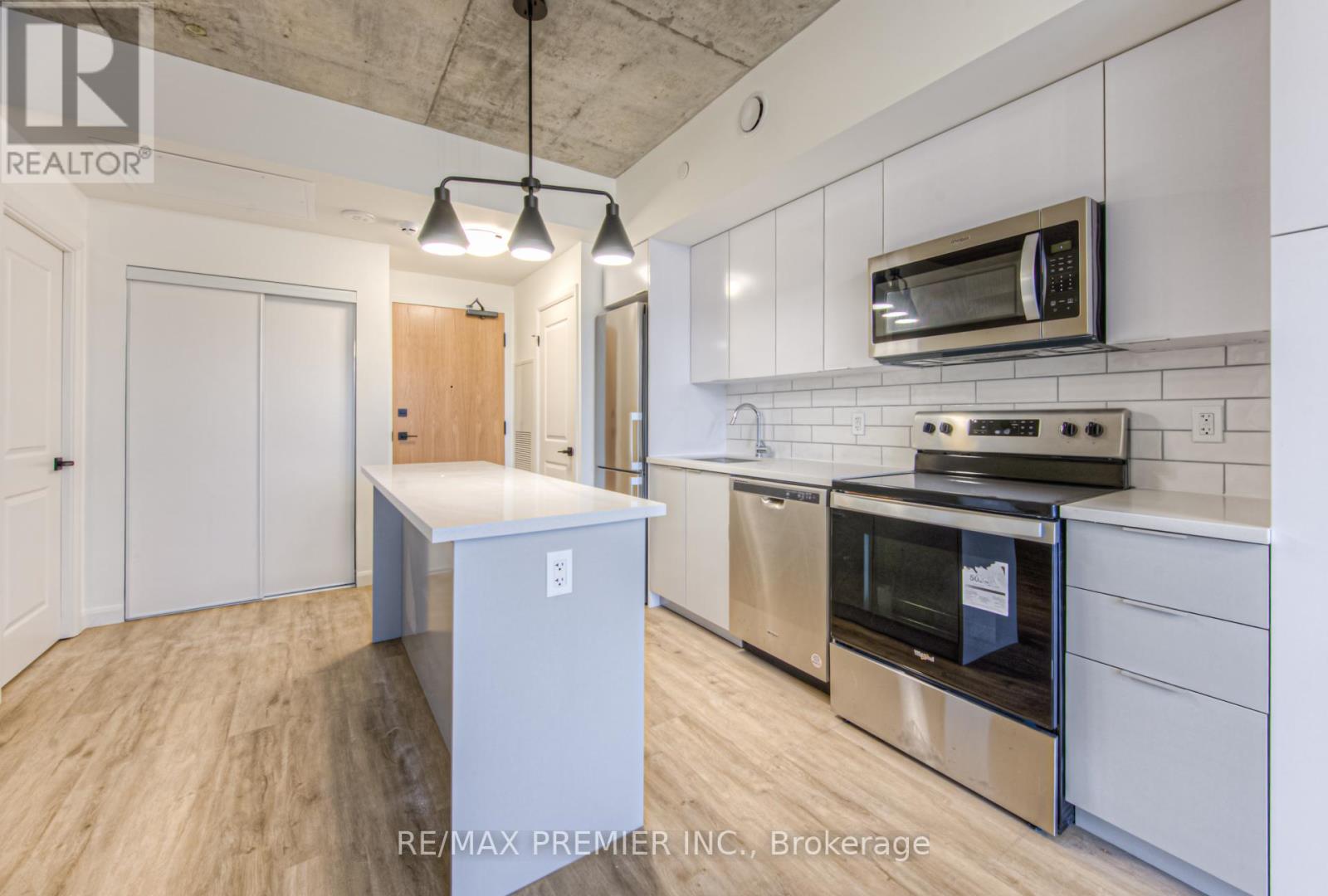 #210 -7 ERIE AVE N, #210
