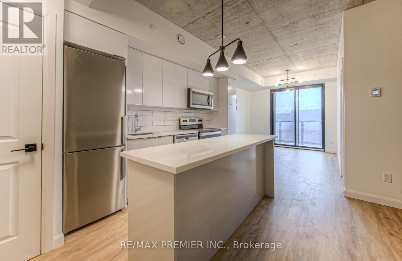 #210 -7 ERIE AVE N, #210
