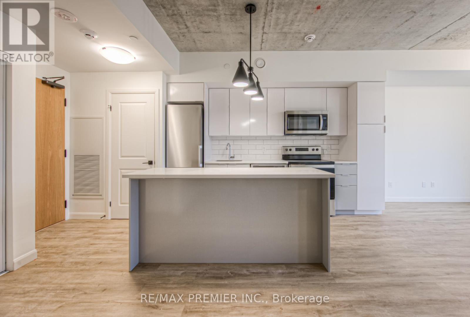 #210 -7 ERIE AVE N, #210