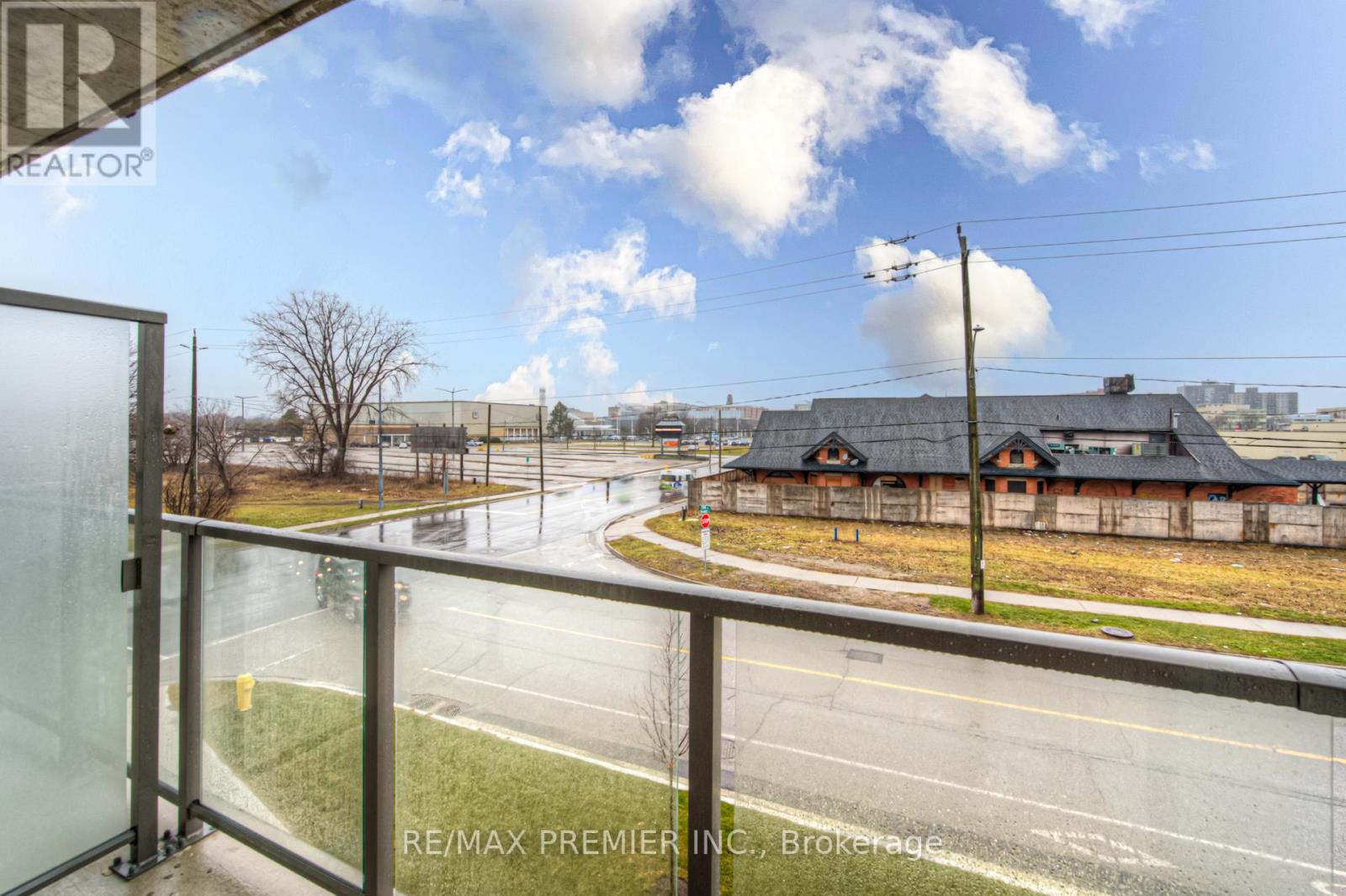 #210 -7 ERIE AVE N, #210