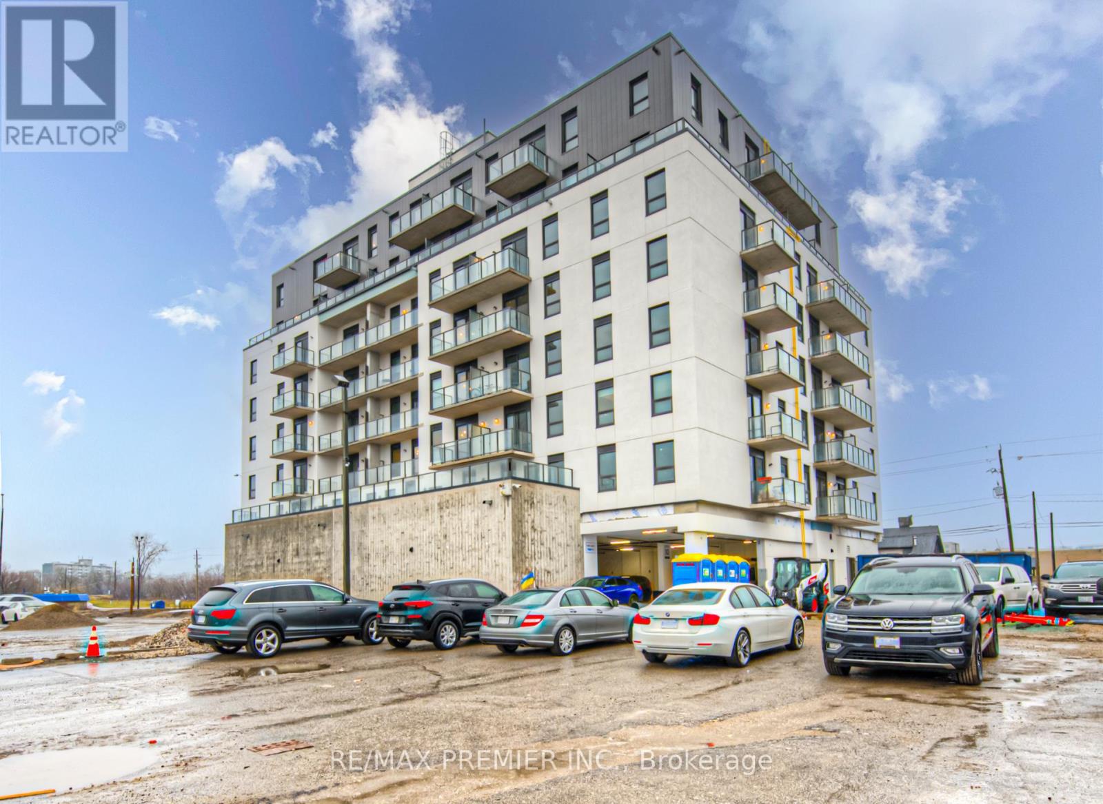 #210 -7 ERIE AVE N, #210