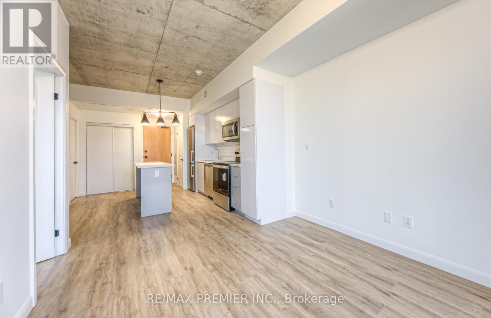 #210 -7 ERIE AVE N, #210