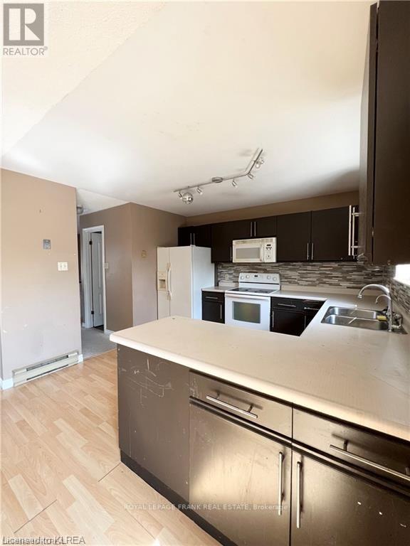 #26 -115 MARY ST W, #26