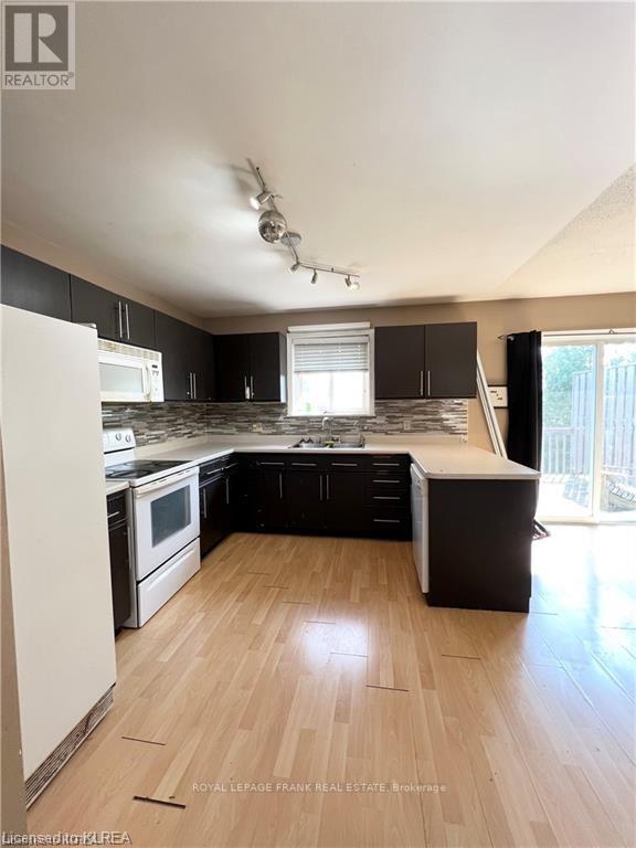 #26 -115 MARY ST W, #26