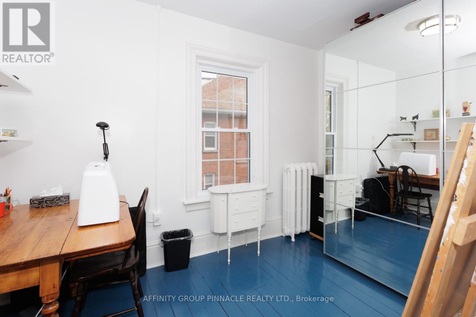 12 RUSSELL ST E