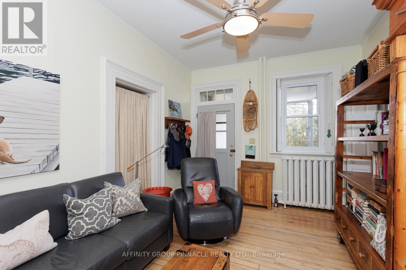 12 RUSSELL ST E