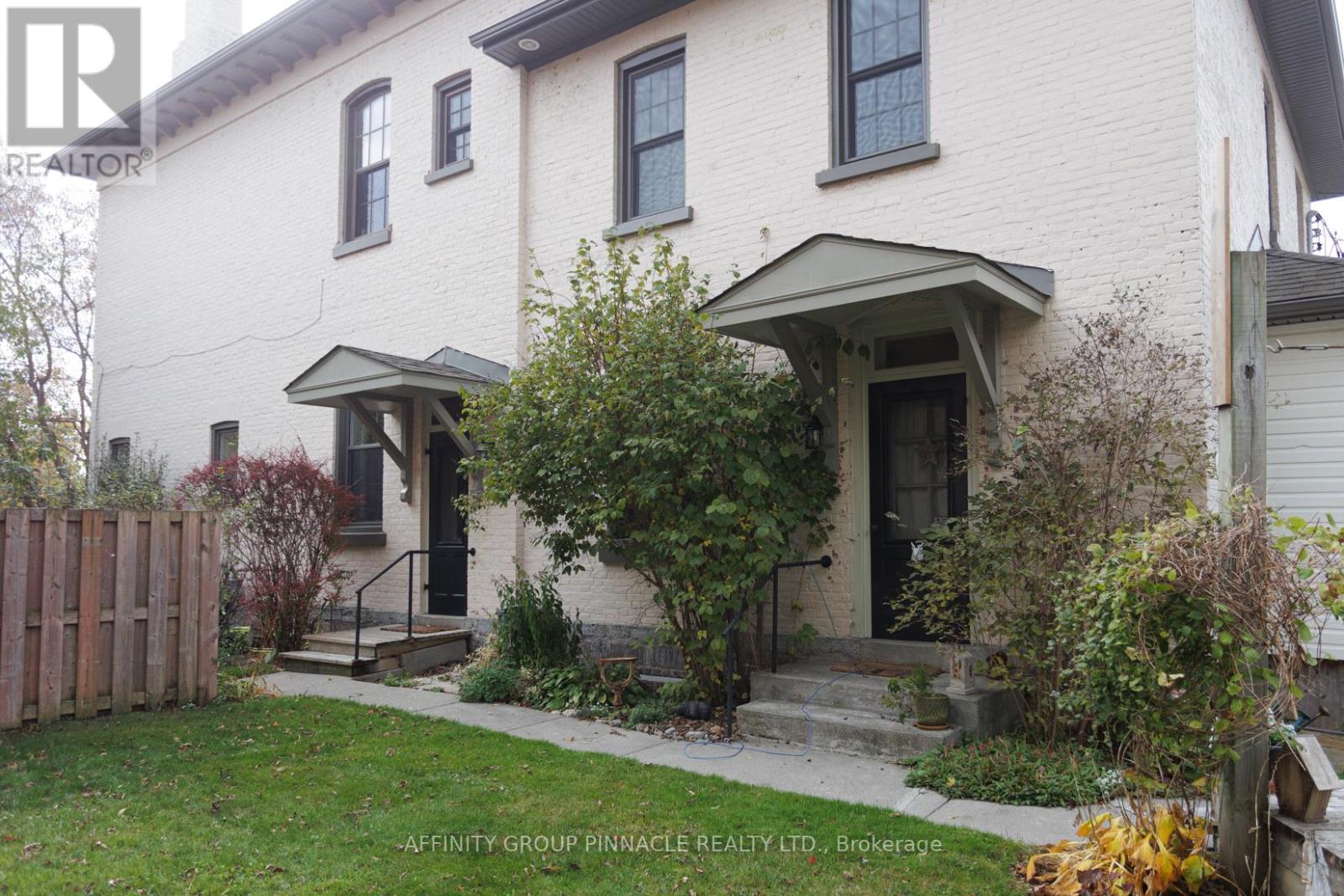 12 RUSSELL ST E