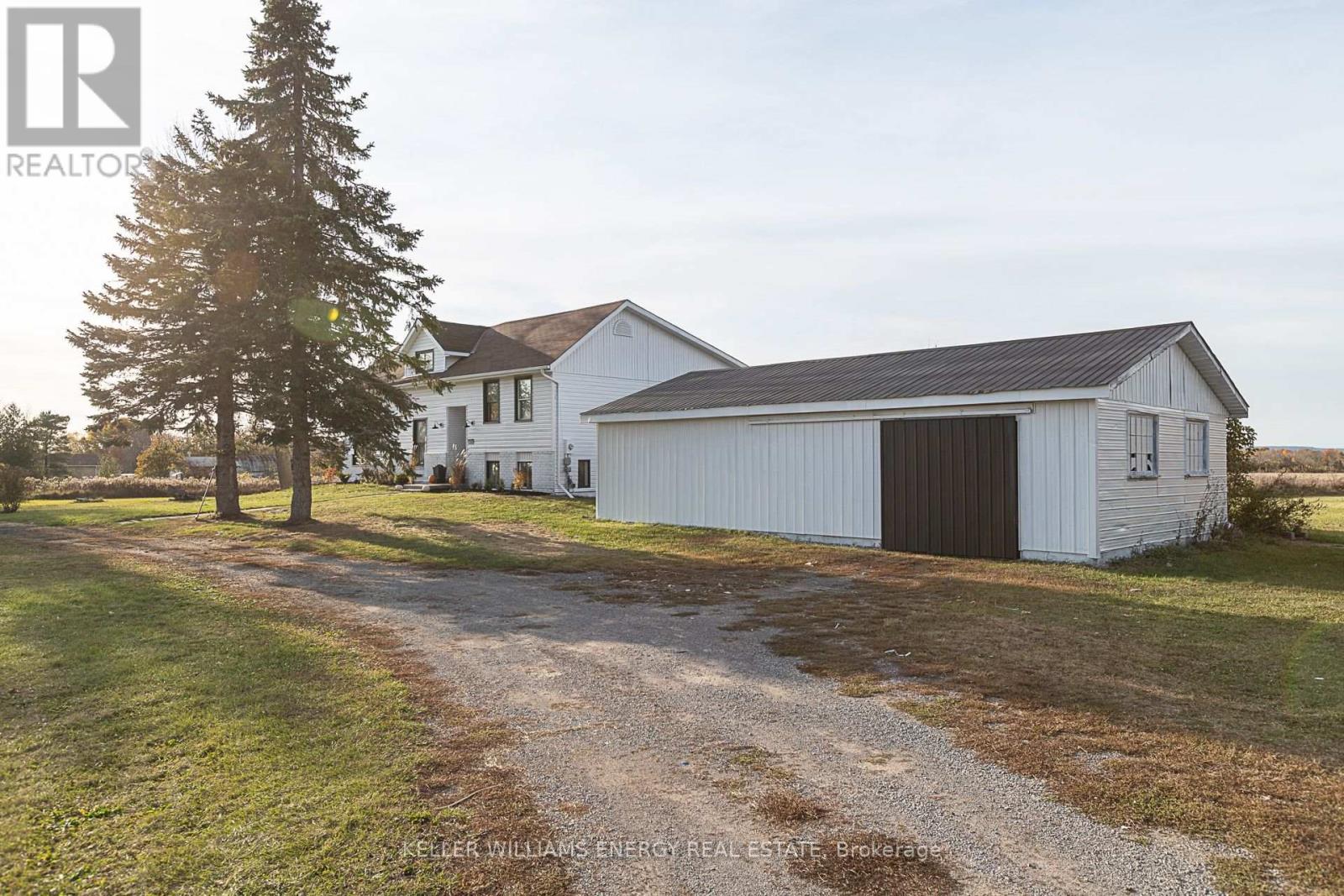 3048 VICTORIA RD