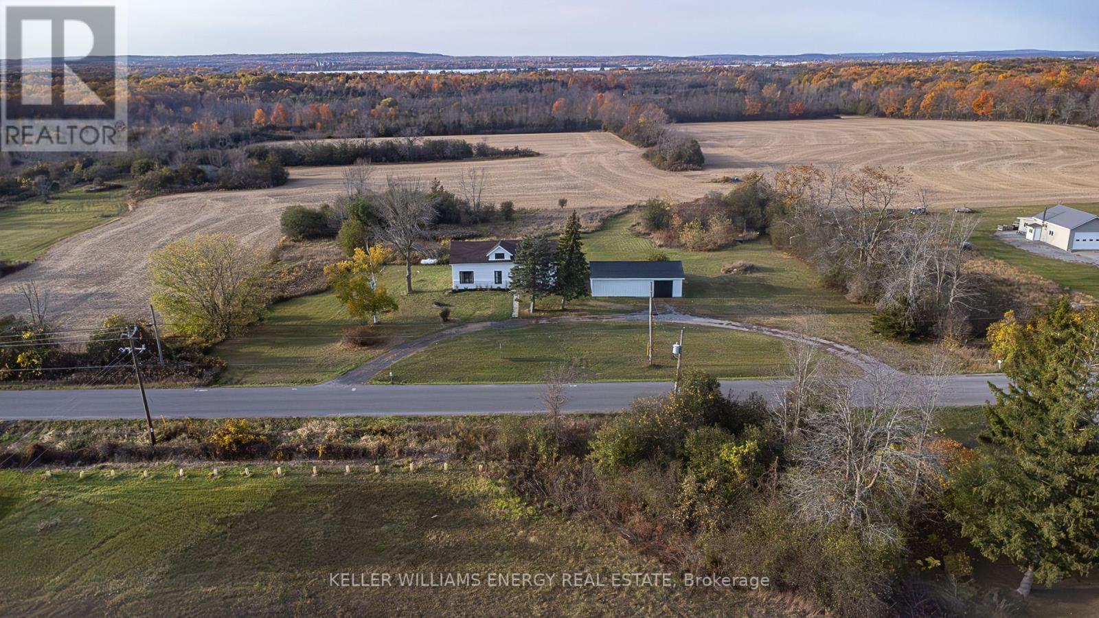 3048 VICTORIA RD