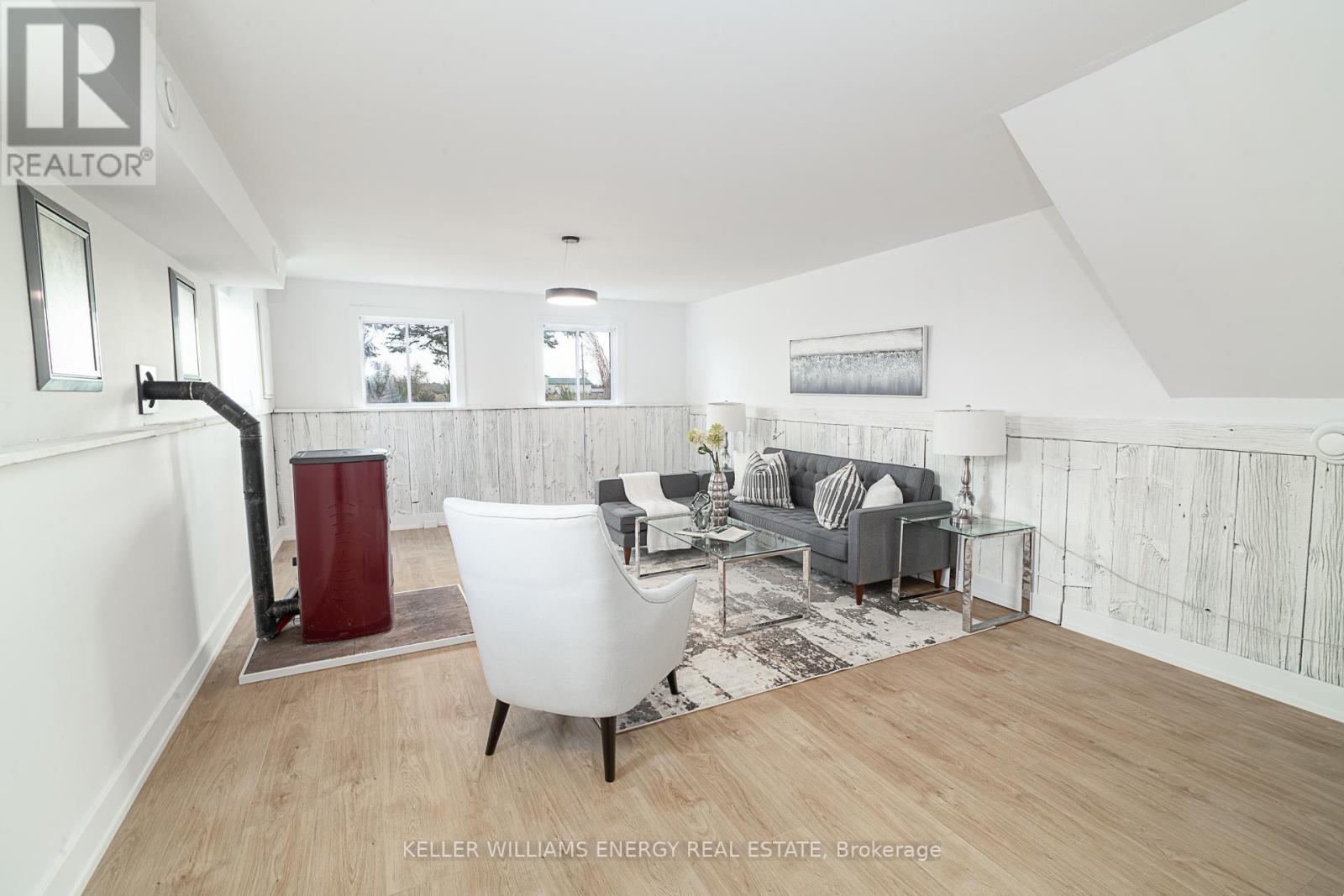 3048 VICTORIA RD