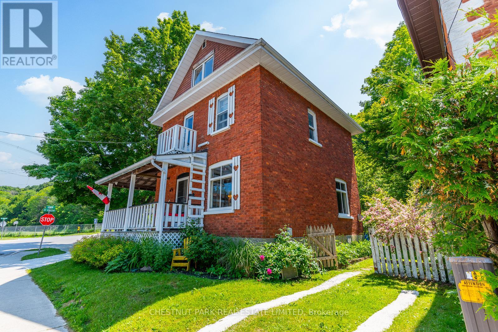 135 EDWIN ST E