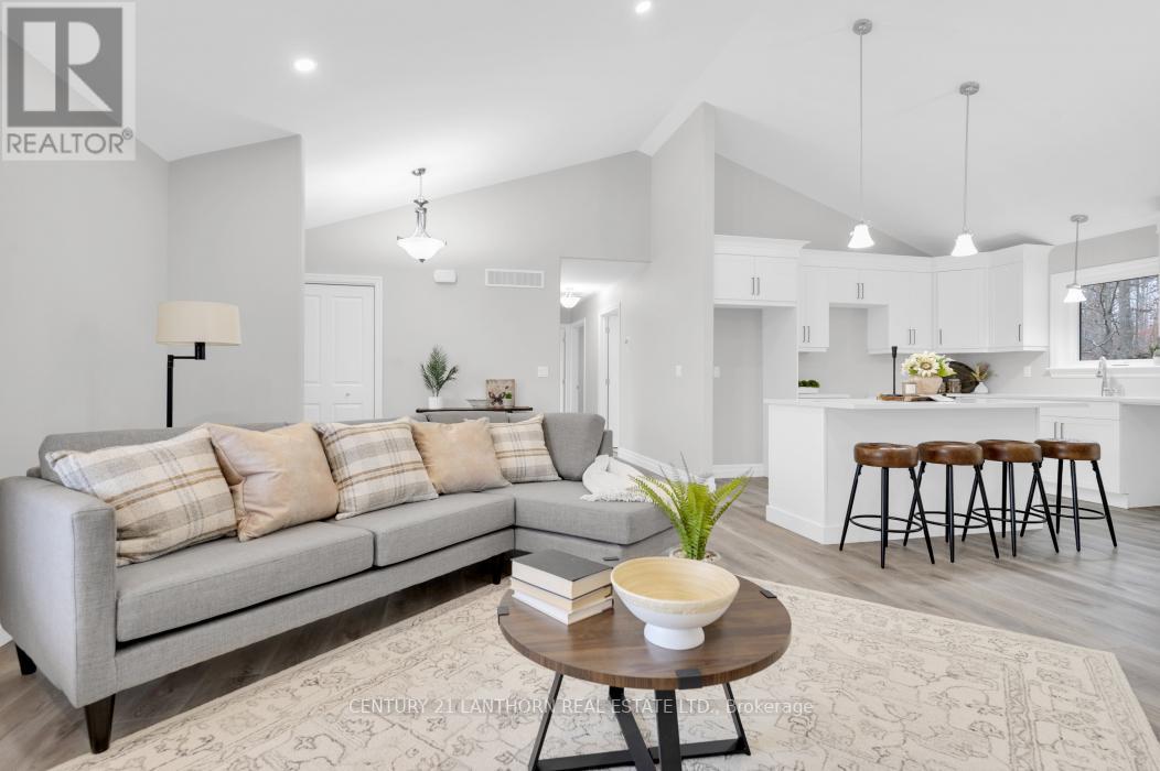 52 LIVINGWOOD CRES