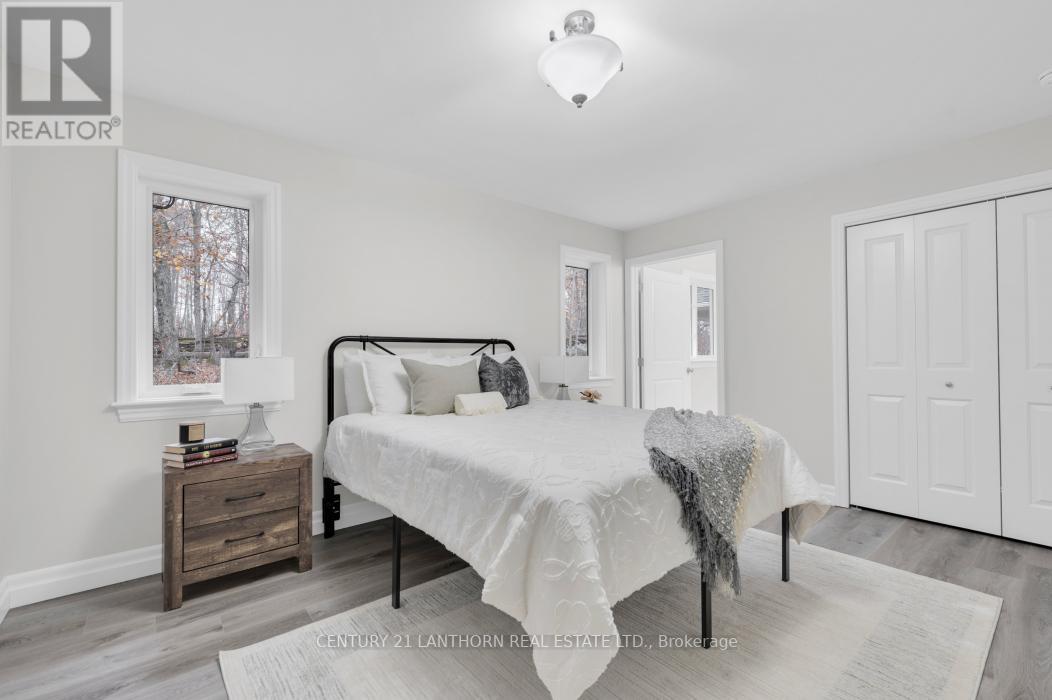 52 LIVINGWOOD CRES