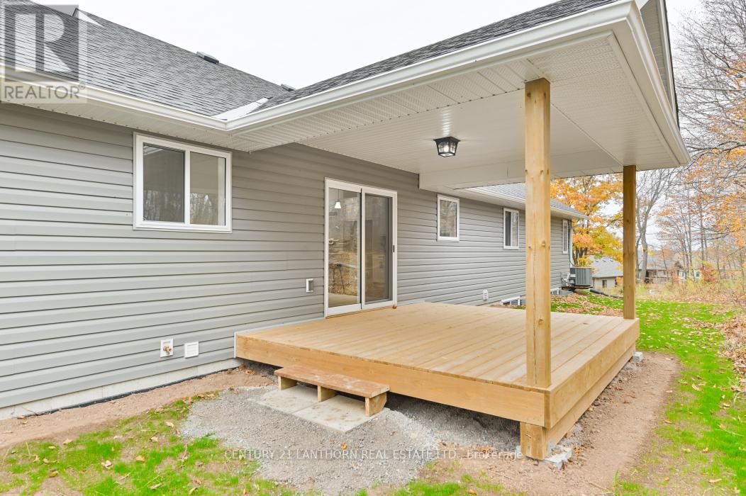 52 LIVINGWOOD CRES