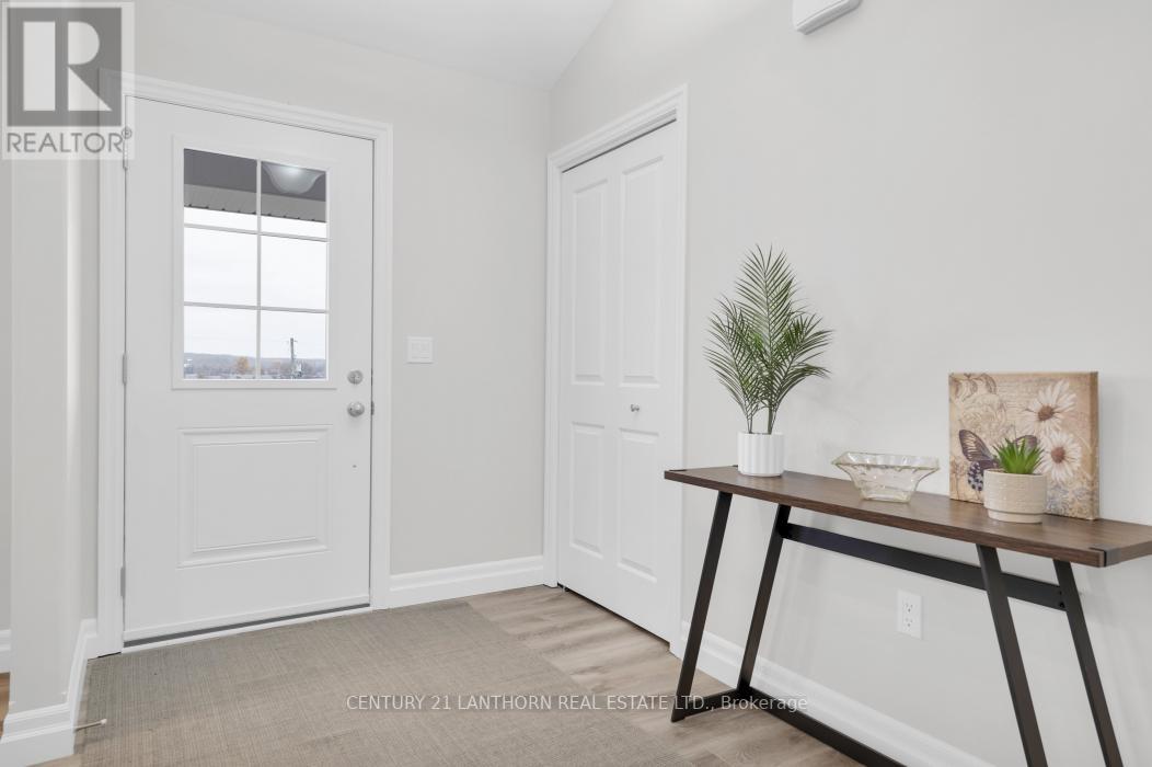 52 LIVINGWOOD CRES
