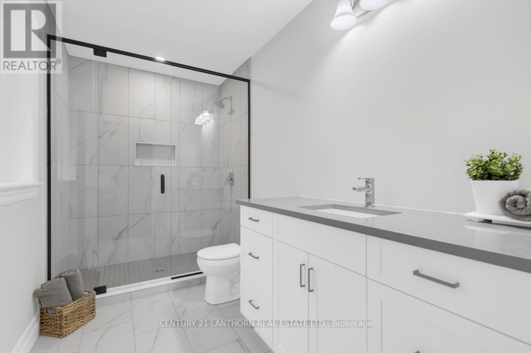 52 LIVINGWOOD CRES