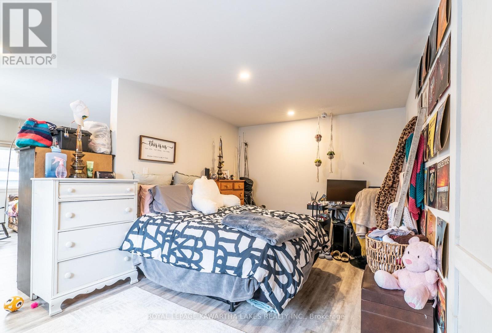 6 FRANCIS ST W
