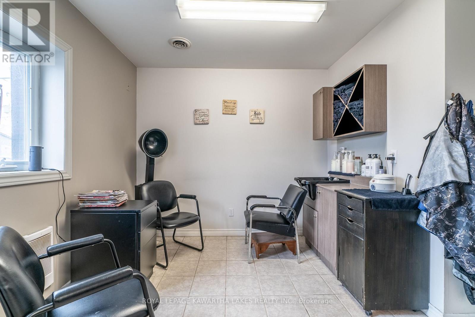 6 FRANCIS ST W