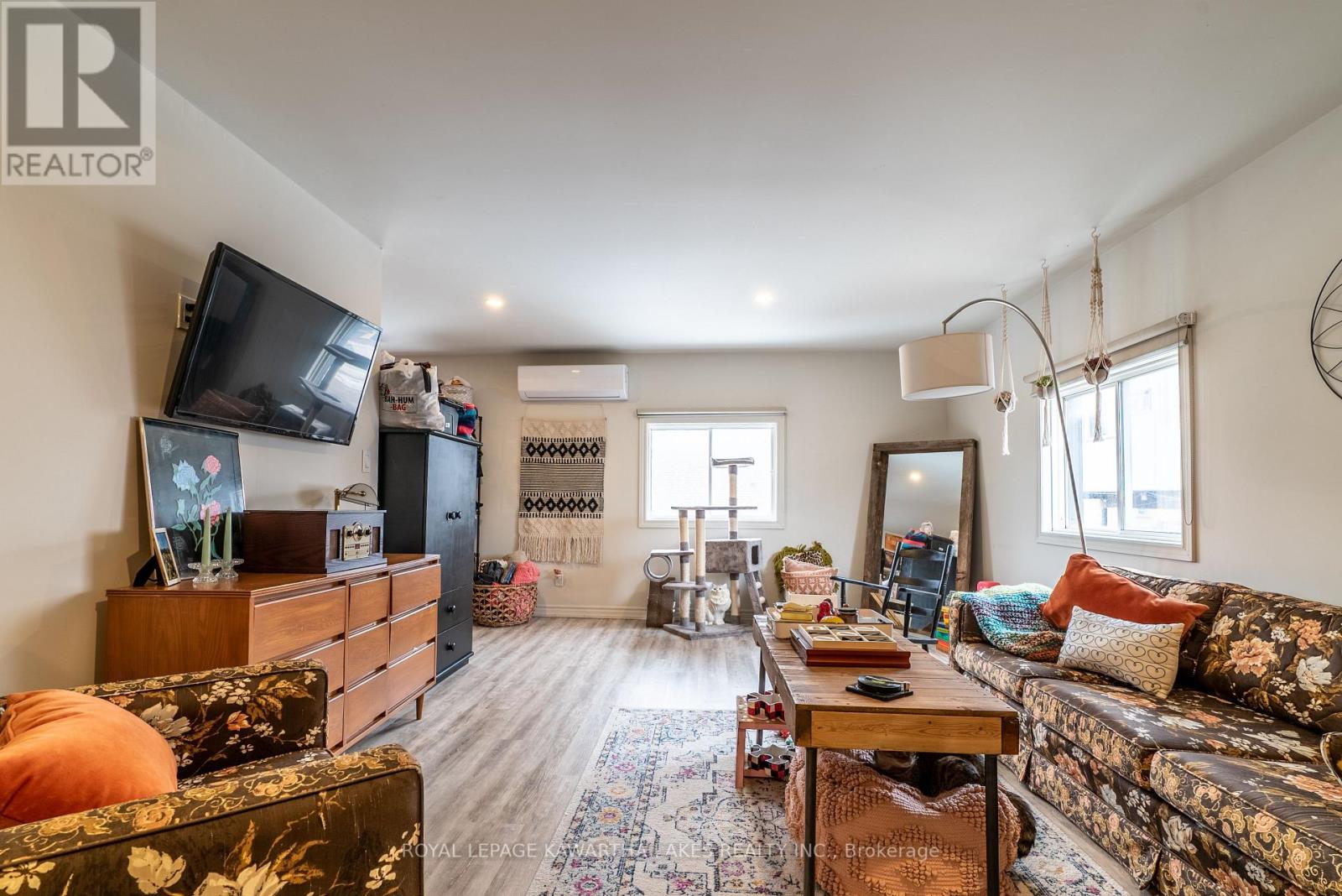 6 FRANCIS ST W
