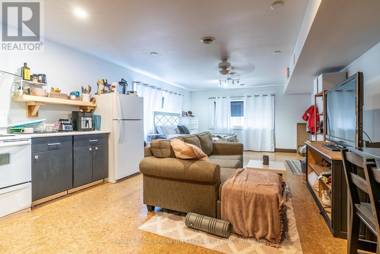 6 FRANCIS ST W