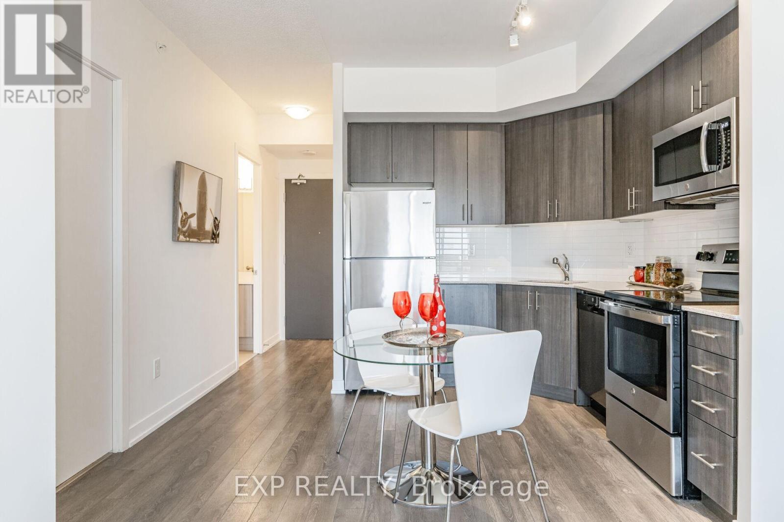 #707 -550 NORTH SERVICE RD, #707