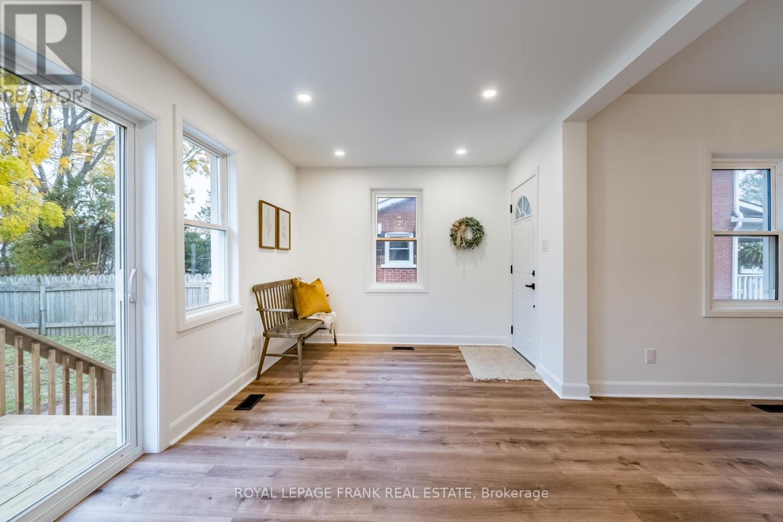 118 GLENELG ST W