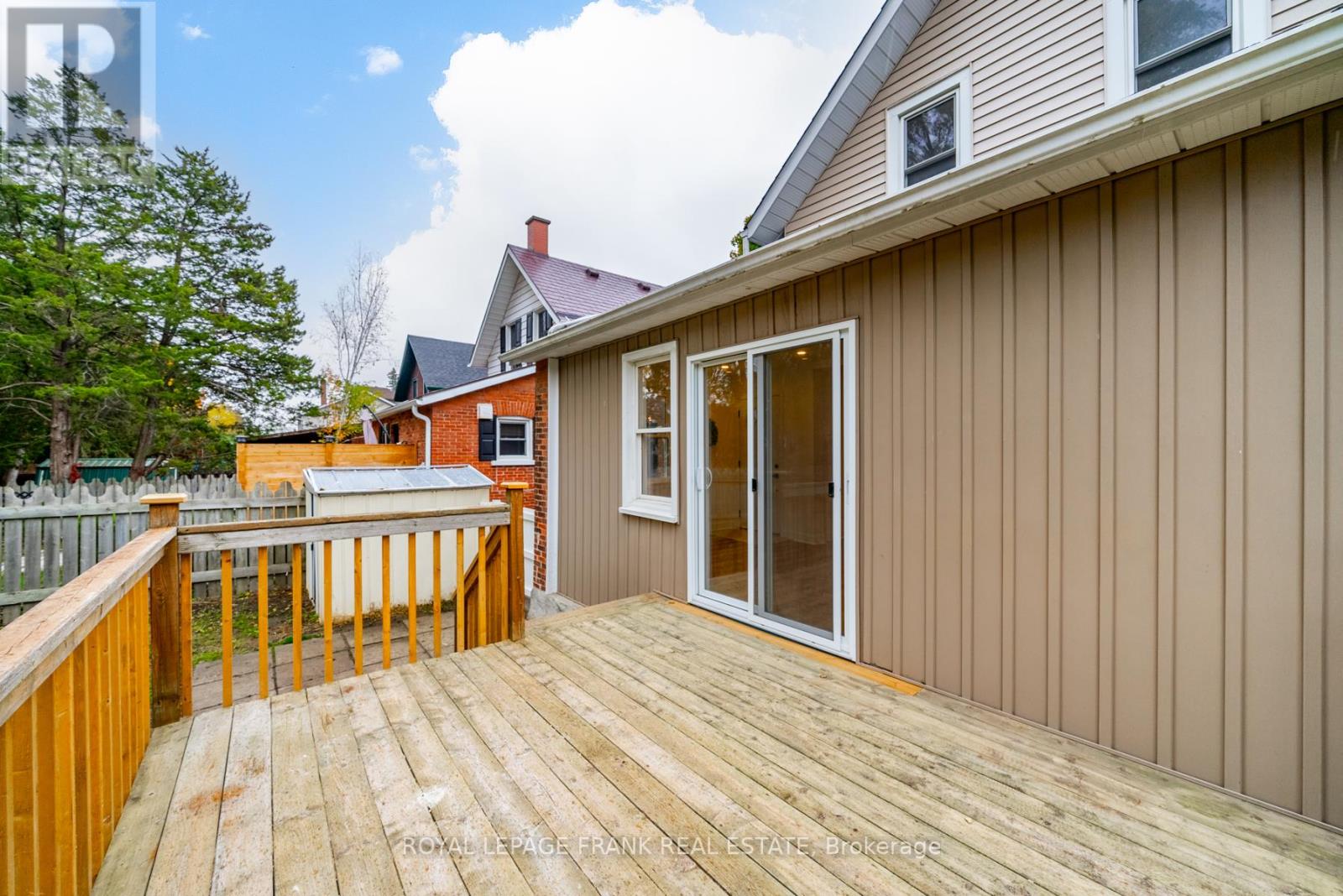 118 GLENELG ST W