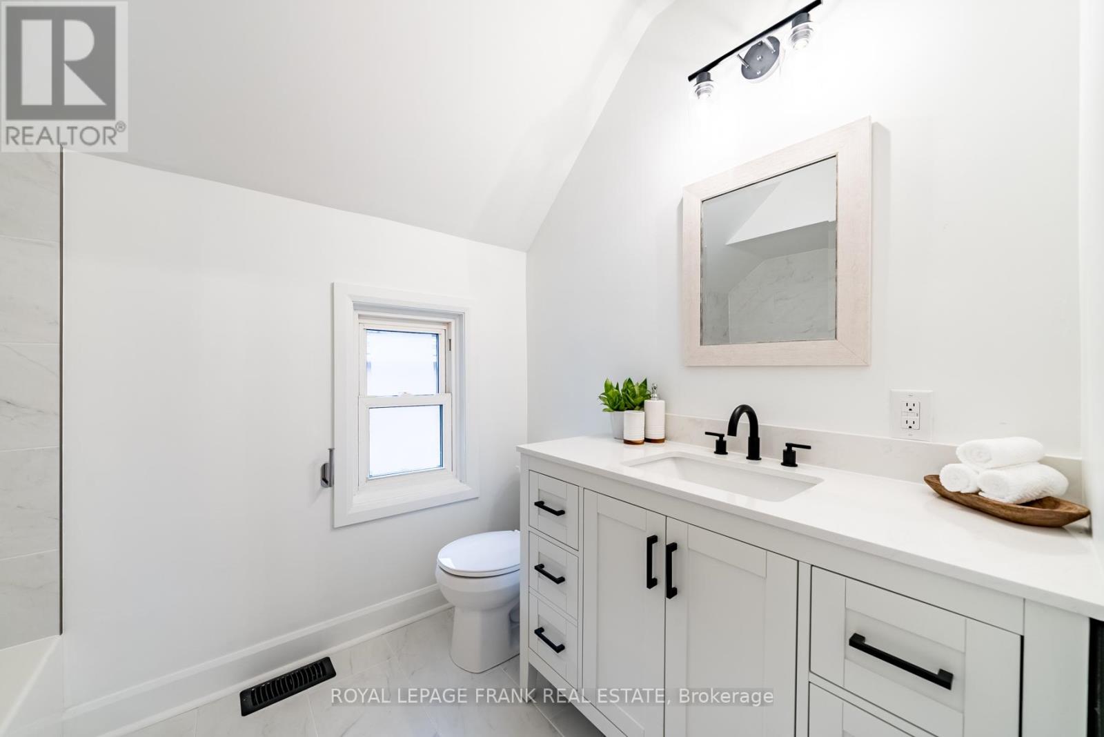 118 GLENELG ST W
