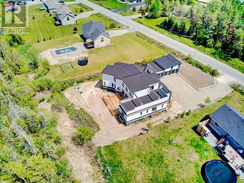 9 RUSTLEWOOD AVE