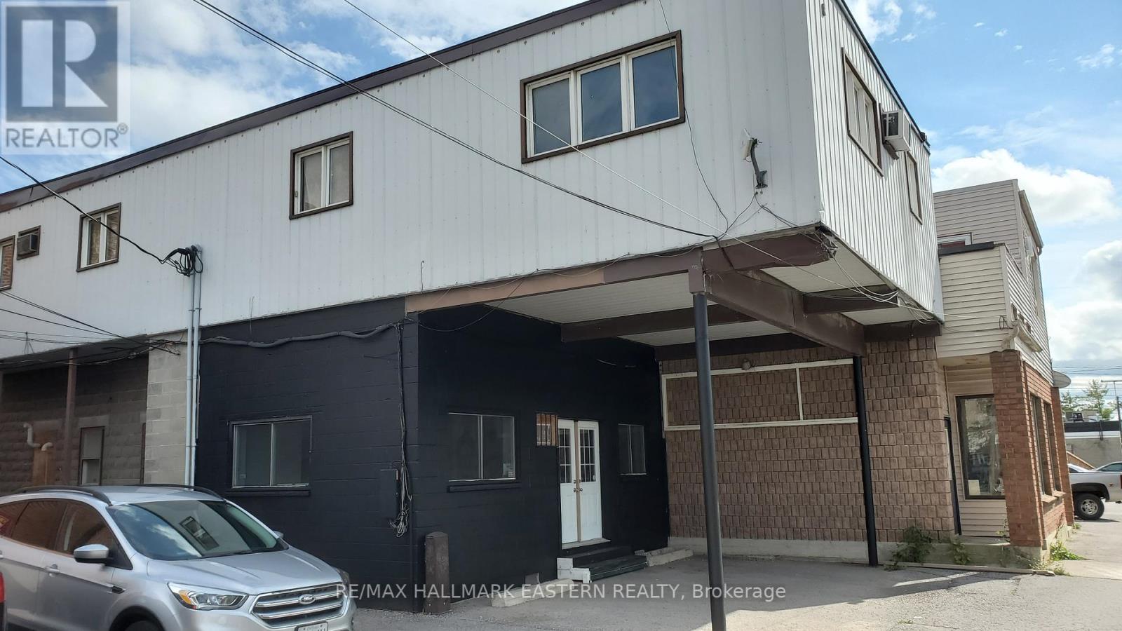 33 COLBORNE ST