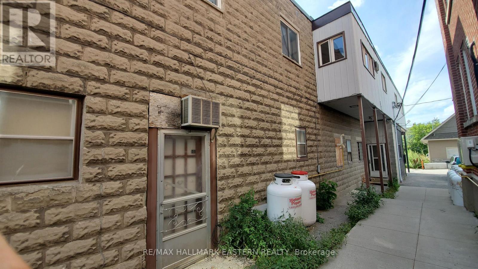 33 COLBORNE ST