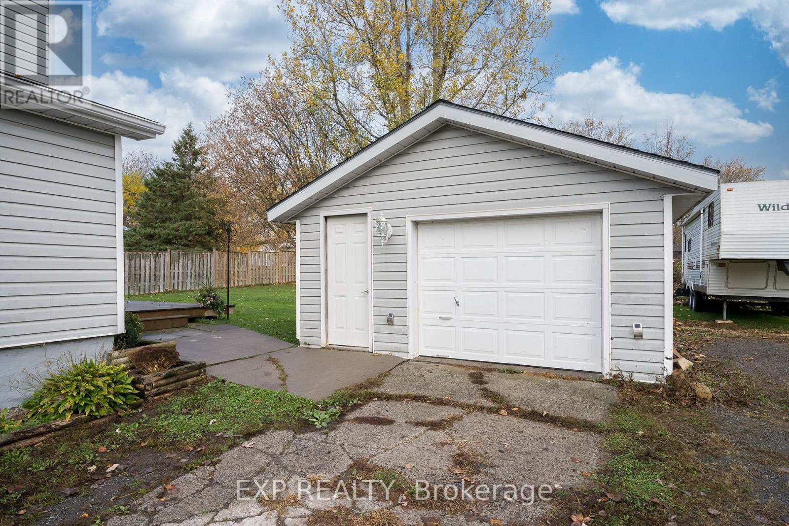 2203 COUNTY 11 RD
