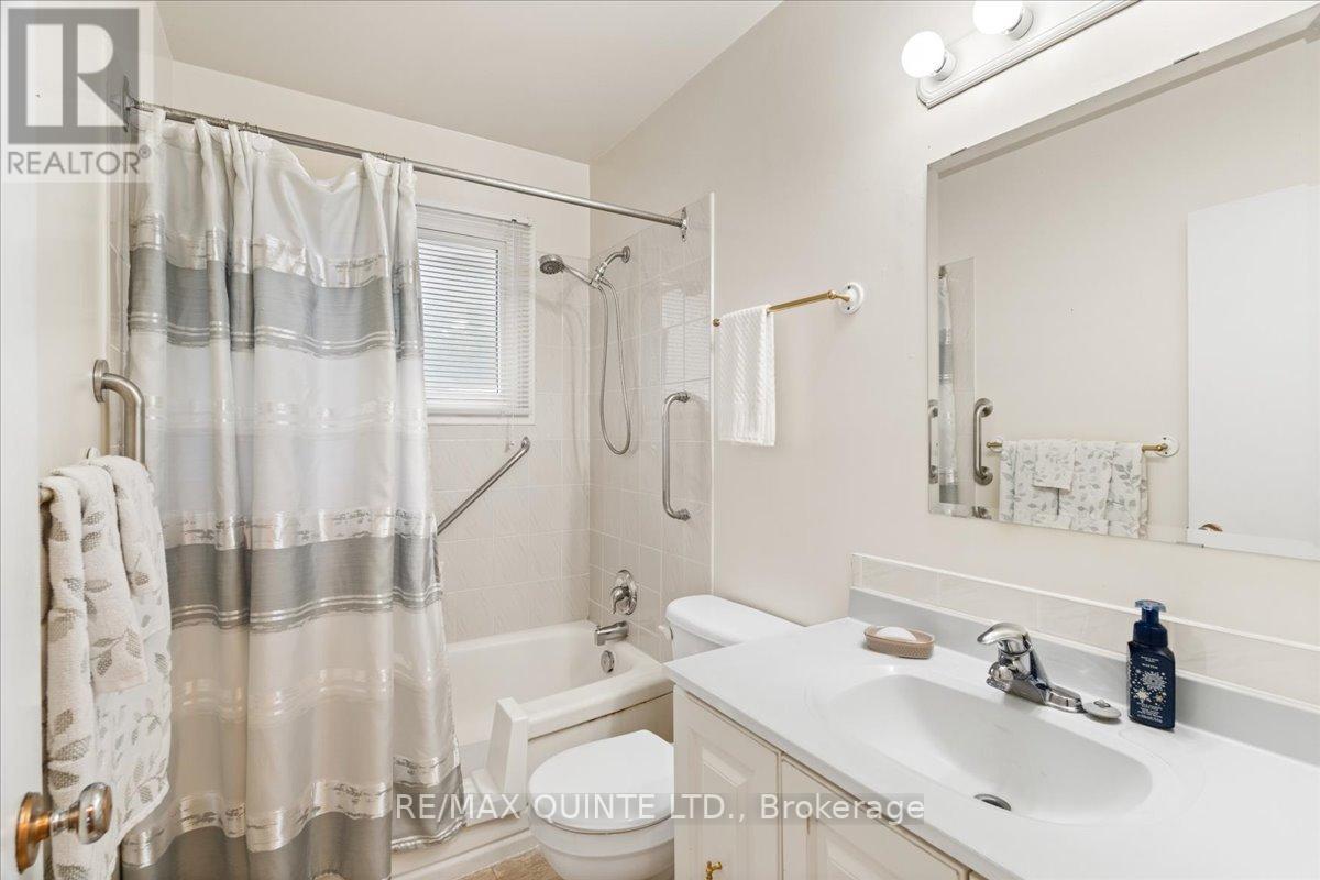 12 VILLAGE DR