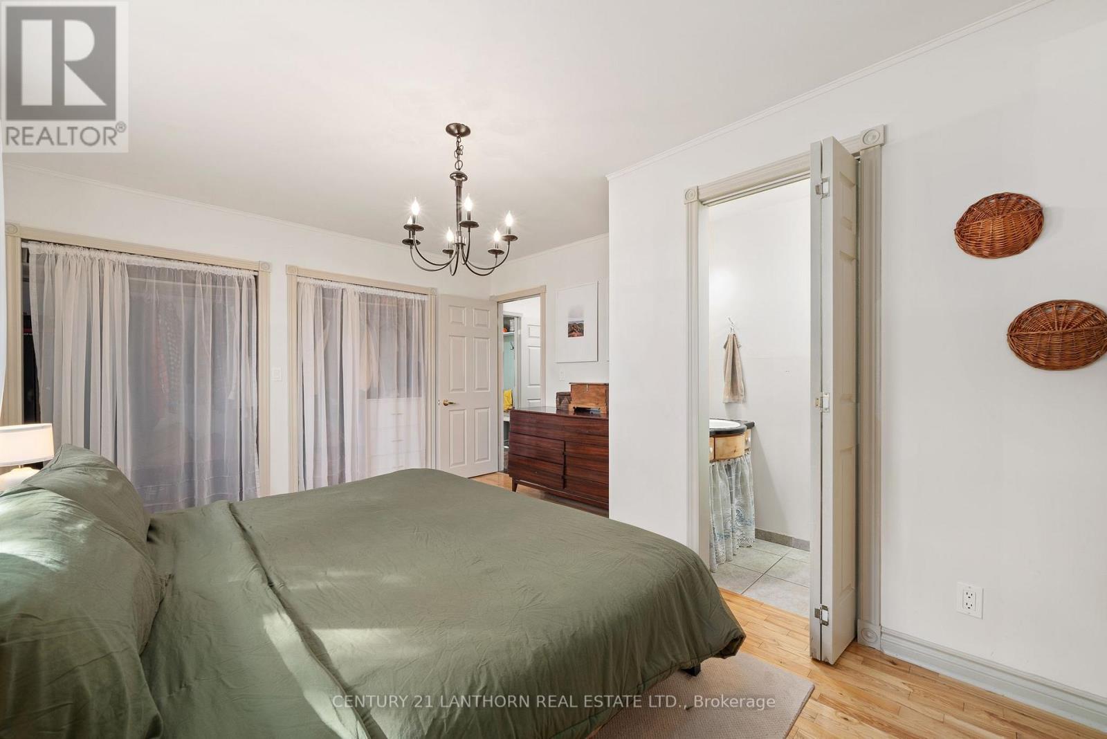 270 ST. LAWRENCE ST E