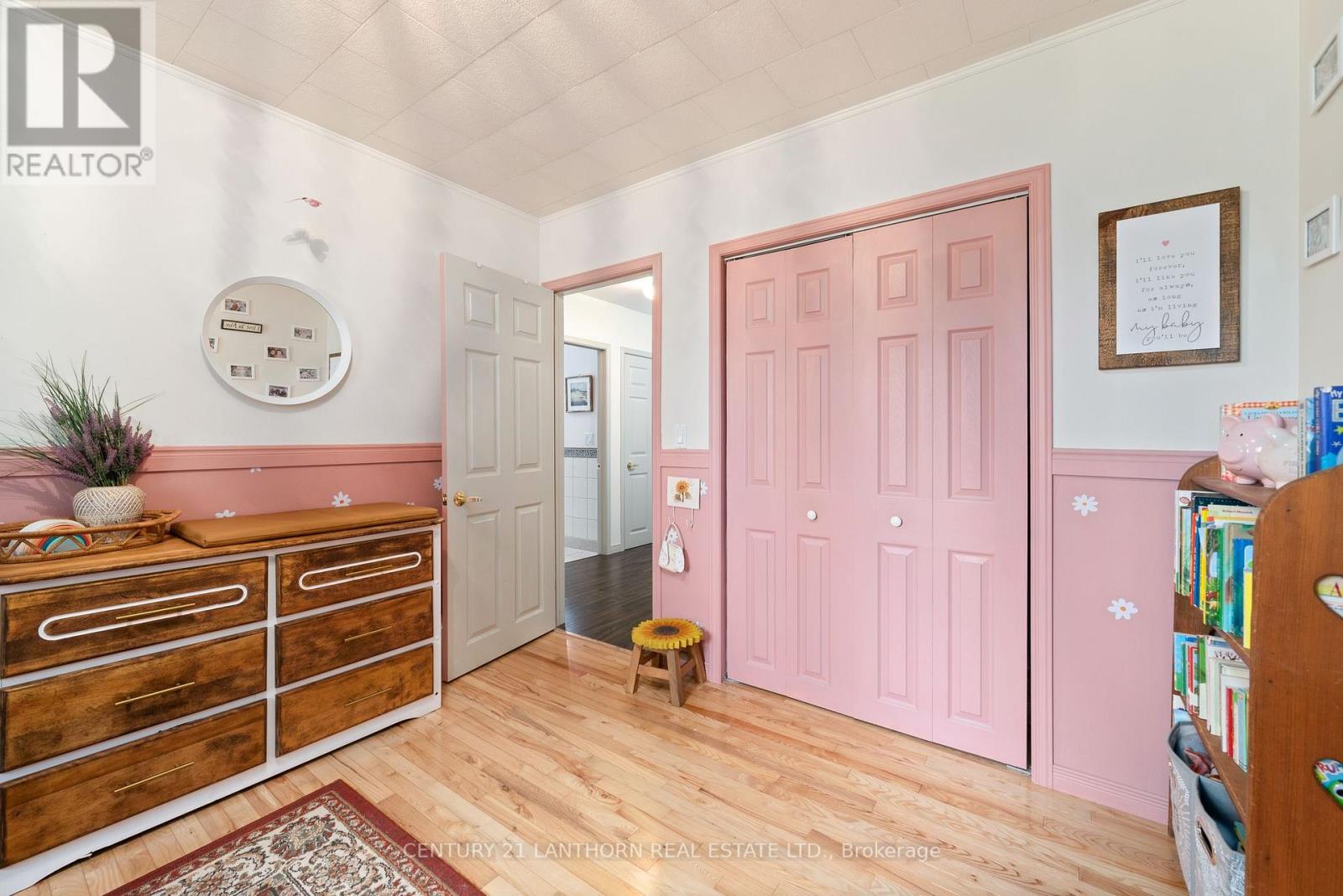 270 ST. LAWRENCE ST E